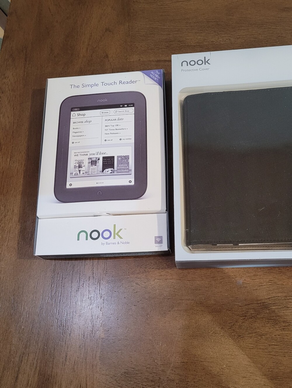 NOOK eReader And Cover. Barnes & Noble. 6 In Touch Screen. Simple Touch eReader - Picture 2 of 15